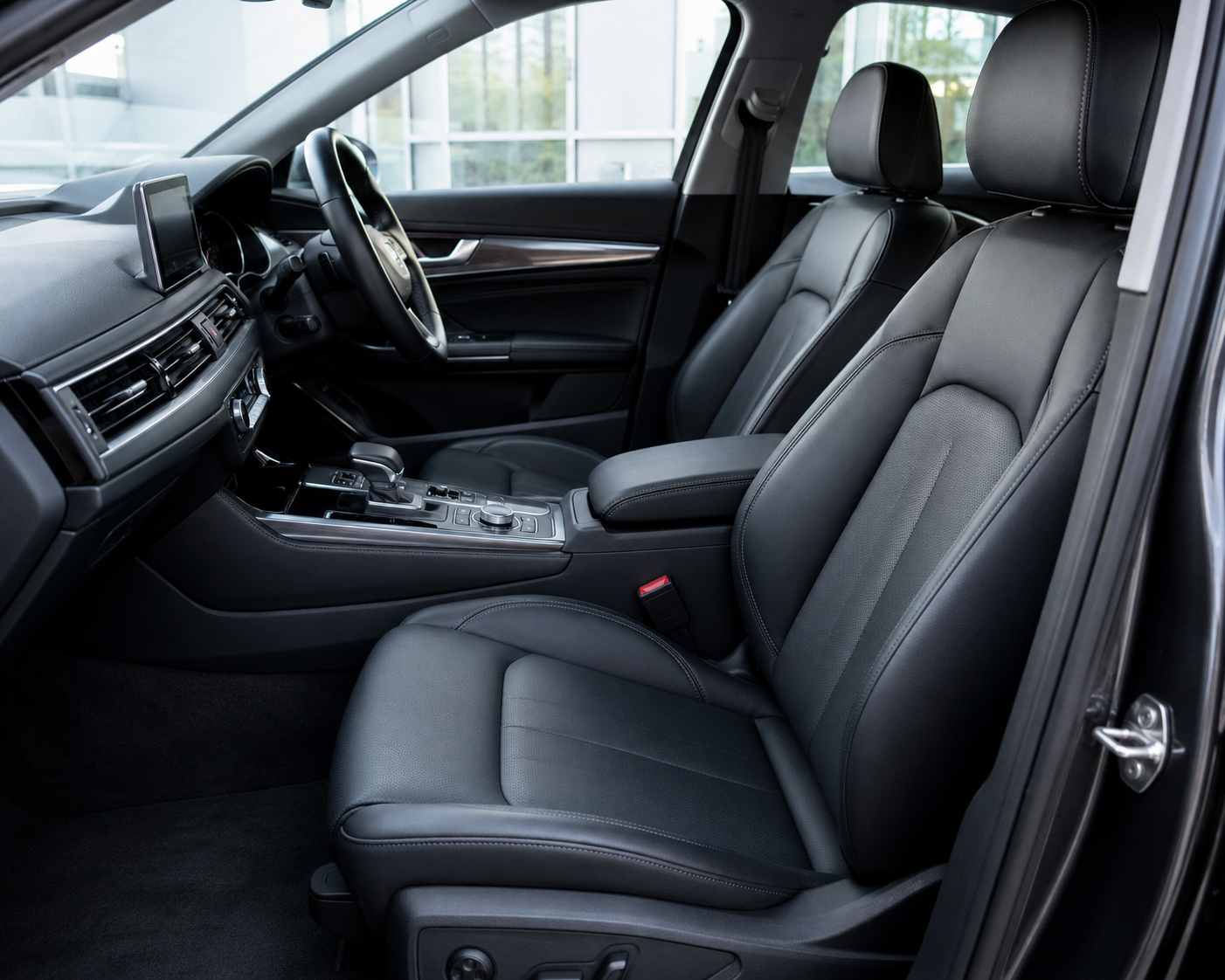 Interior automotivo premium higienizado e bem cuidado